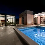 Villa Skyfall *