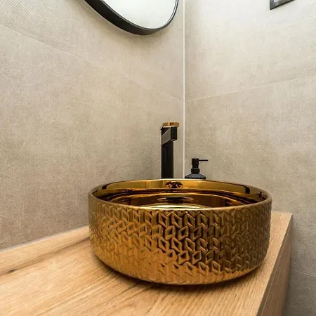 Skyfall Willa Bibinje