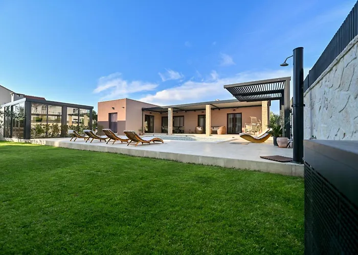 Skyfall Villa *