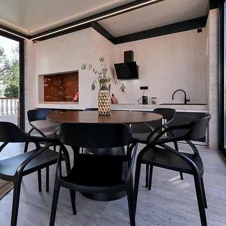 Villa Skyfall