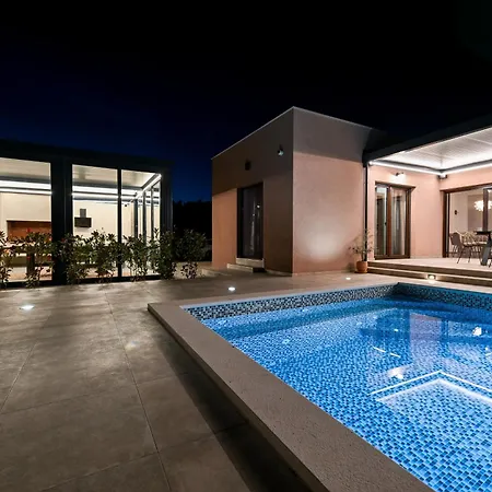 Vila Skyfall *